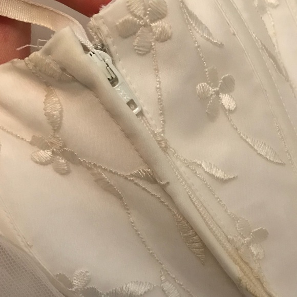 Fleur de Lis Ball Gown Wedding/Debutante Dress - Picture 6 of 8